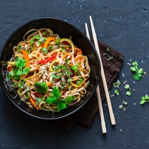 pad-thai-vegetarian-vegetables-udon-noodles-in-a-dark-background-top-picture-id926663774